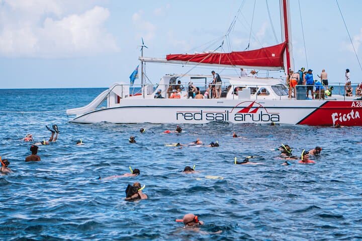 Antilla Shipwreck and Catalina Bay Snorkel Sail