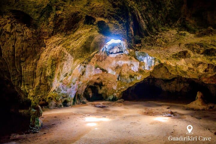Aruba Natural Wonders Jeep Tour: Caves and Natural Pool Escape